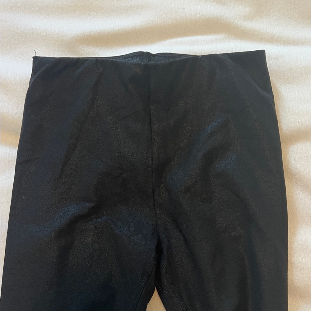 ALO Yoga Black Leggings Small Faux Leather Texture Look - Picture 3 of 5